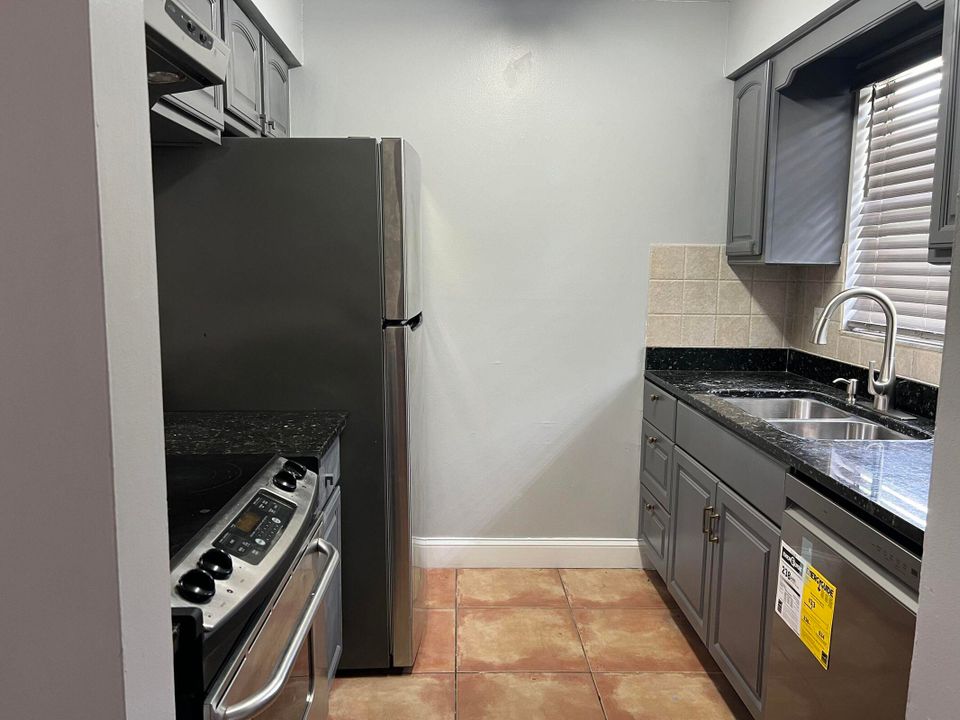 For Rent: $2,250 (2 beds, 2 baths, 1226 Square Feet)