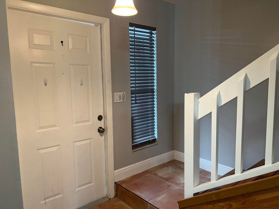 For Rent: $2,250 (2 beds, 2 baths, 1226 Square Feet)