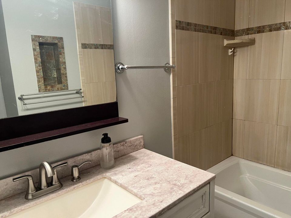 For Rent: $2,250 (2 beds, 2 baths, 1226 Square Feet)