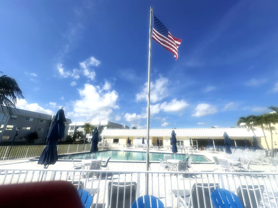 На продажу: $224,900 (1 спален, 1 ванн, 950 Квадратных фут)