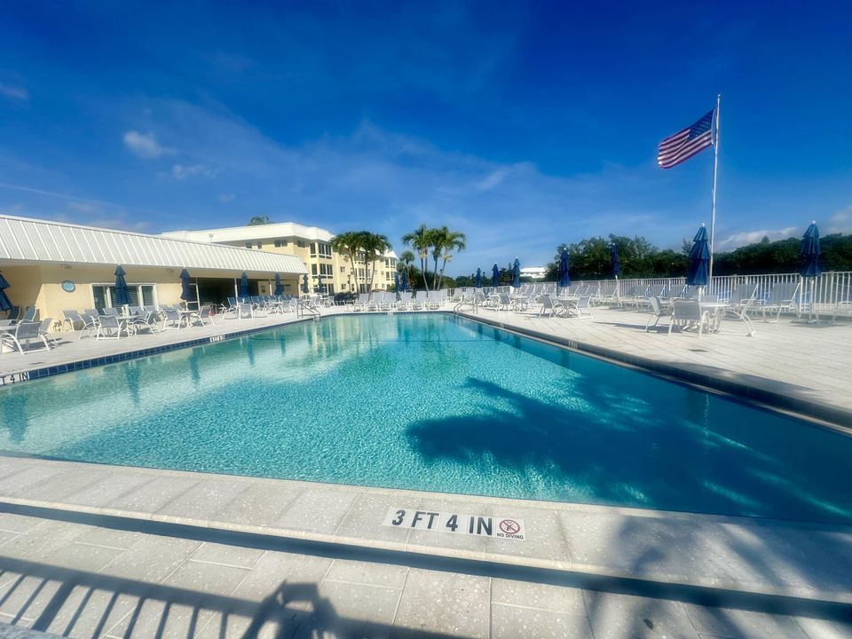 На продажу: $224,900 (1 спален, 1 ванн, 950 Квадратных фут)