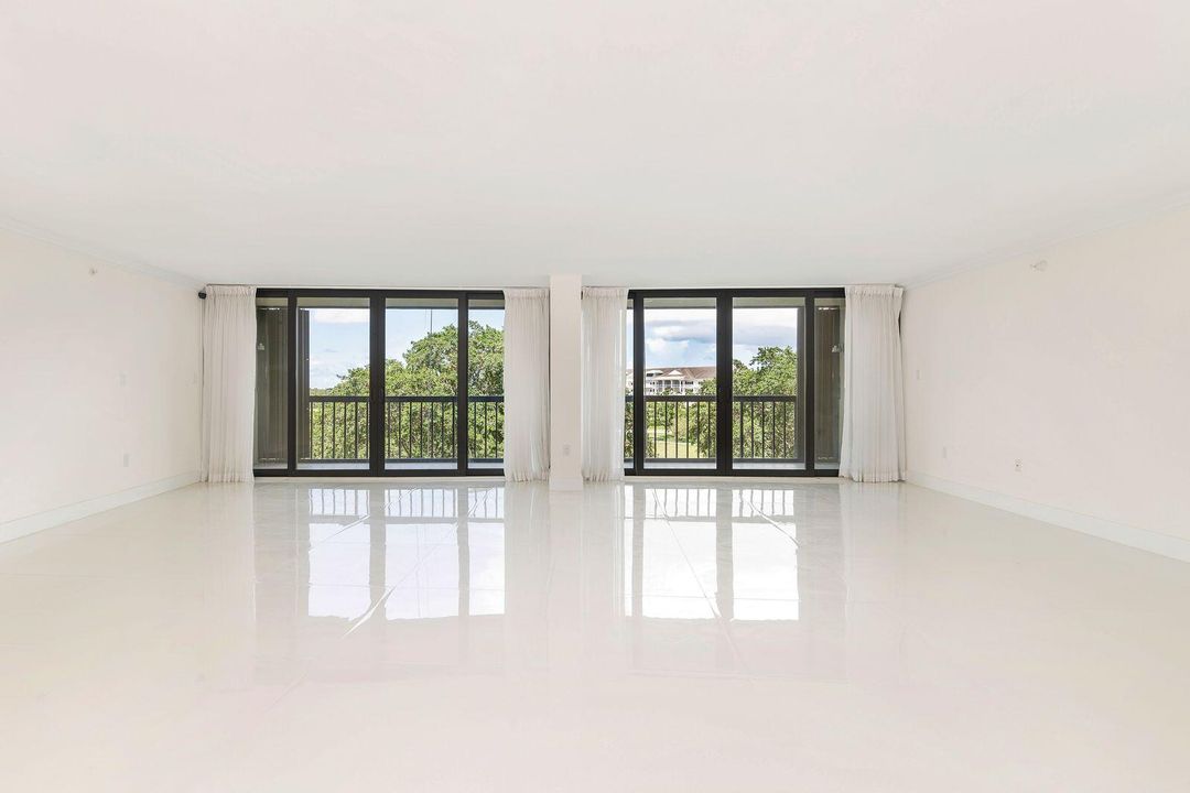 For Sale: $695,000 (3 beds, 3 baths, 2334 Square Feet)