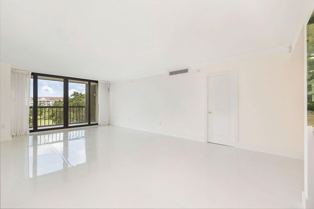 For Sale: $695,000 (3 beds, 3 baths, 2334 Square Feet)