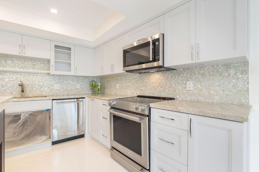 For Sale: $695,000 (3 beds, 3 baths, 2334 Square Feet)