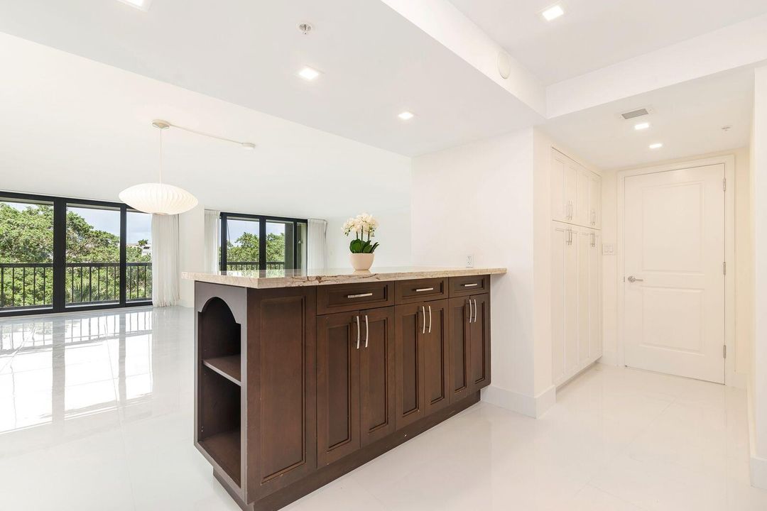 For Sale: $695,000 (3 beds, 3 baths, 2334 Square Feet)