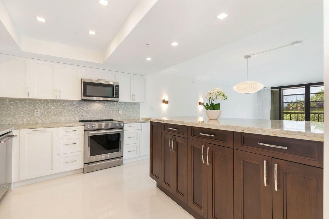 For Sale: $695,000 (3 beds, 3 baths, 2334 Square Feet)