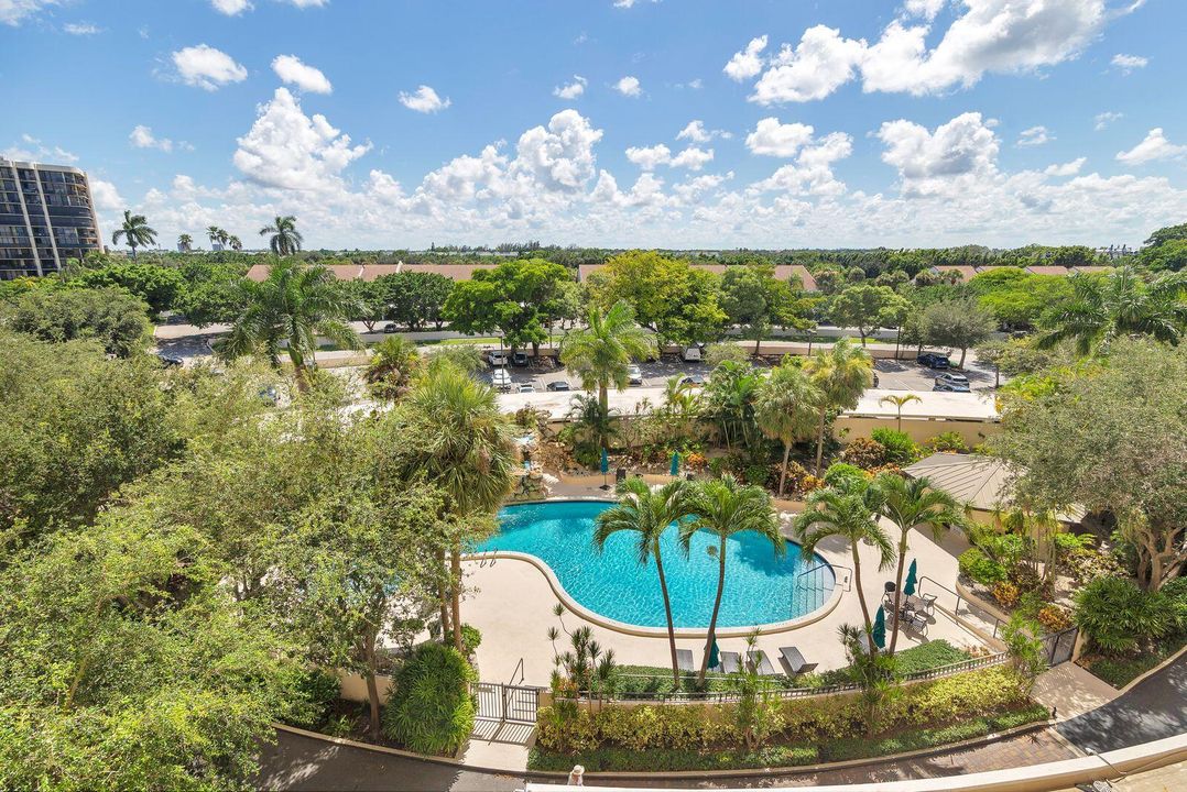 For Sale: $695,000 (3 beds, 3 baths, 2334 Square Feet)