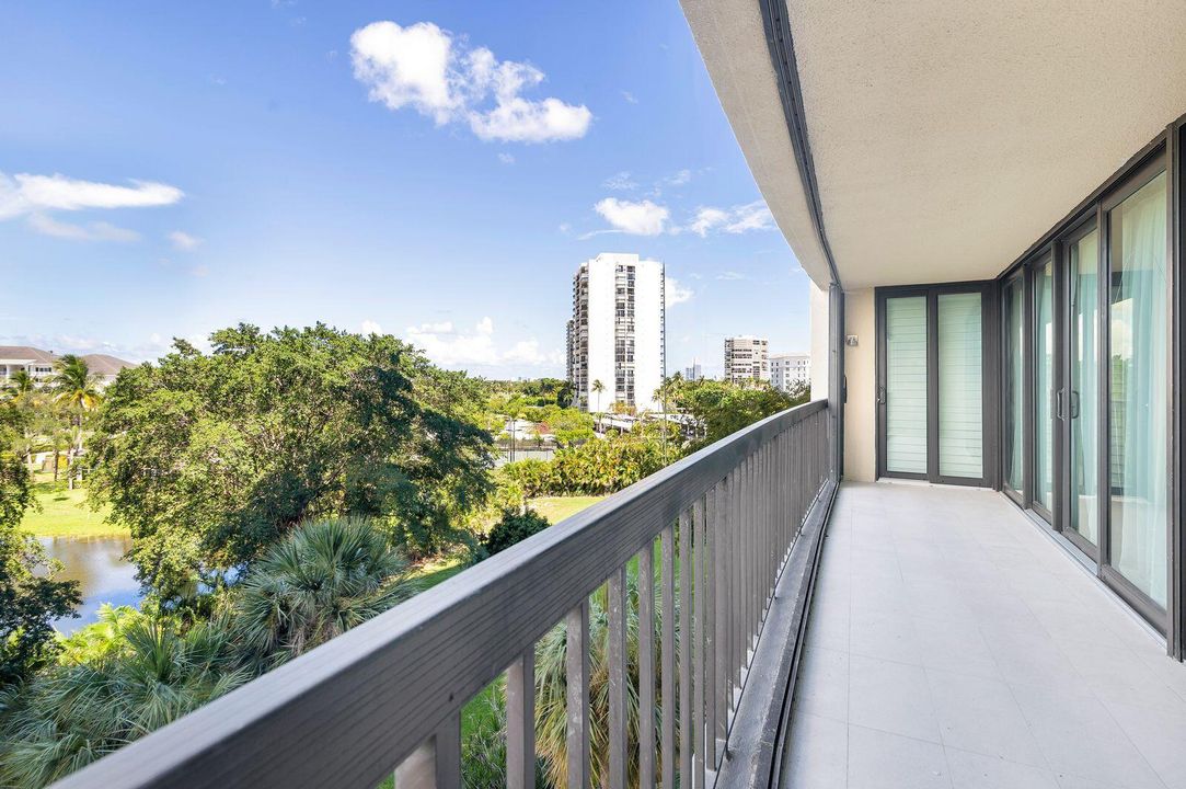 For Sale: $695,000 (3 beds, 3 baths, 2334 Square Feet)