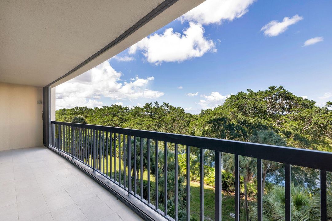 For Sale: $695,000 (3 beds, 3 baths, 2334 Square Feet)