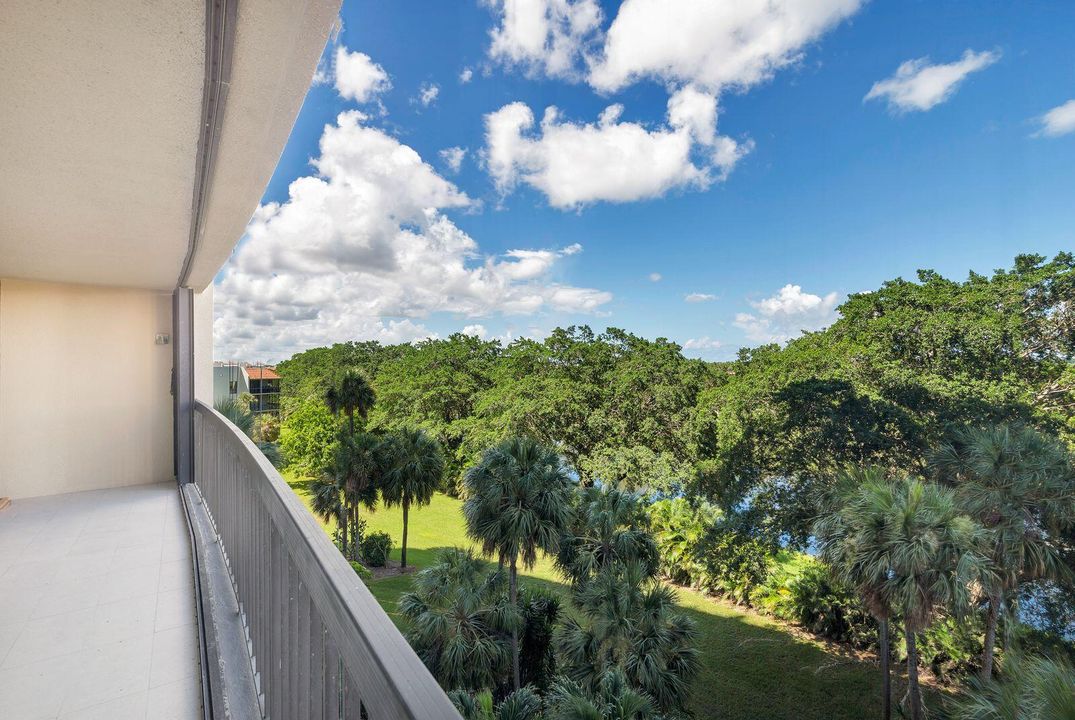 For Sale: $695,000 (3 beds, 3 baths, 2334 Square Feet)