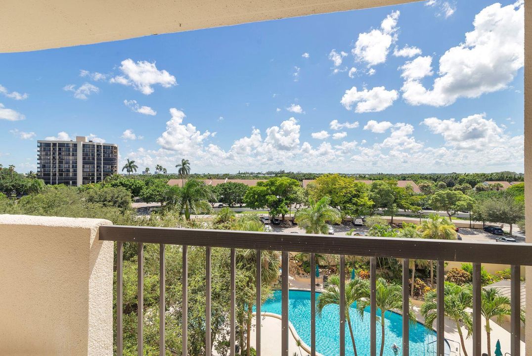 For Sale: $695,000 (3 beds, 3 baths, 2334 Square Feet)