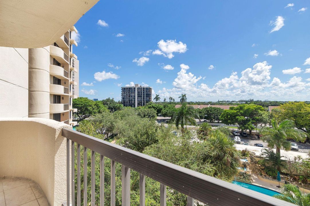 For Sale: $695,000 (3 beds, 3 baths, 2334 Square Feet)