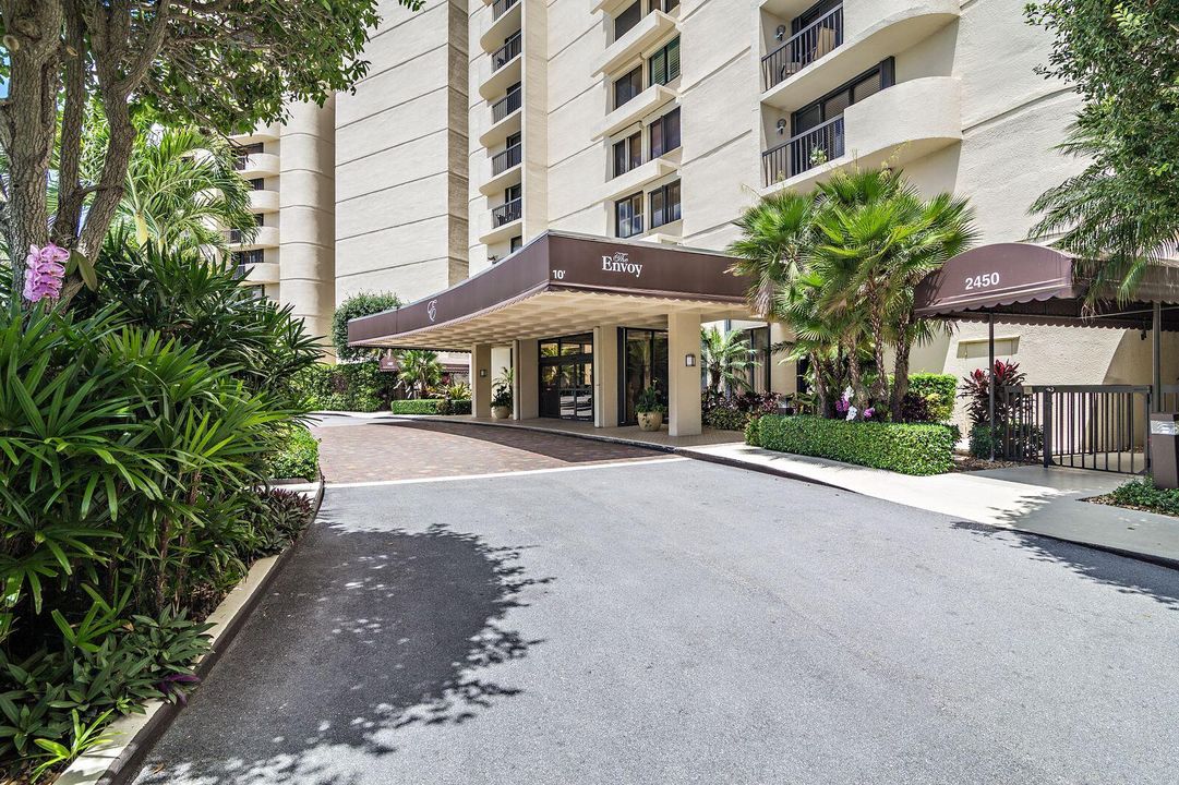 For Sale: $695,000 (3 beds, 3 baths, 2334 Square Feet)