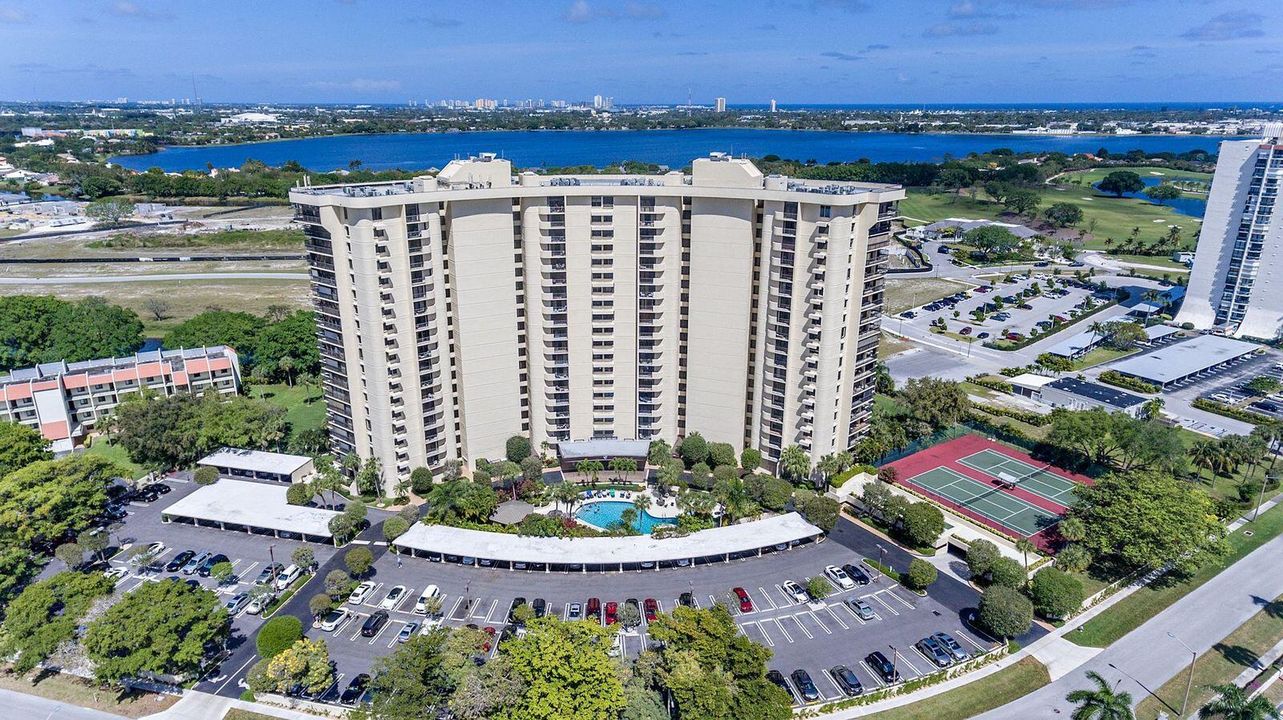 For Sale: $695,000 (3 beds, 3 baths, 2334 Square Feet)