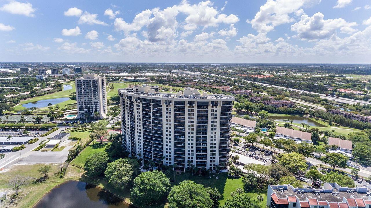 For Sale: $695,000 (3 beds, 3 baths, 2334 Square Feet)