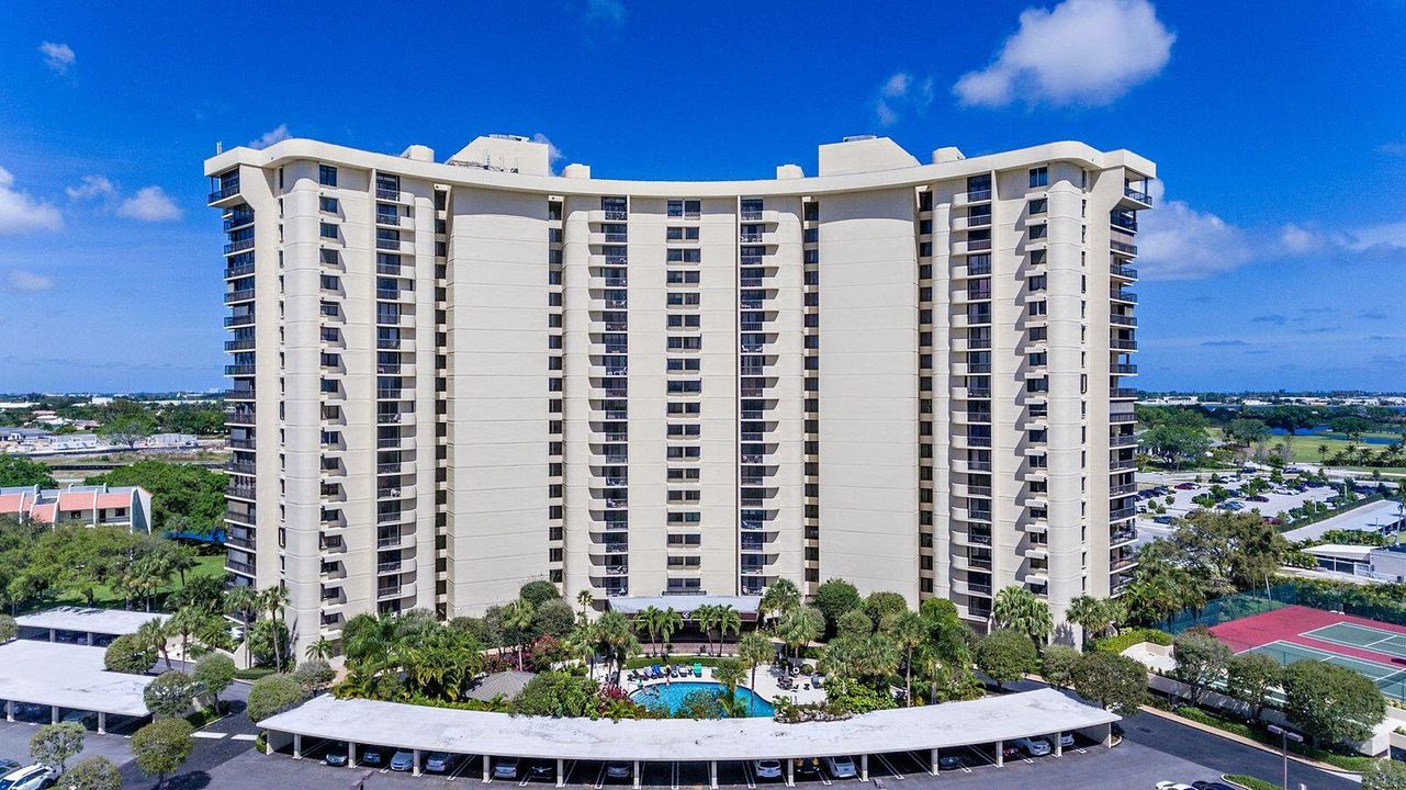 For Sale: $695,000 (3 beds, 3 baths, 2334 Square Feet)