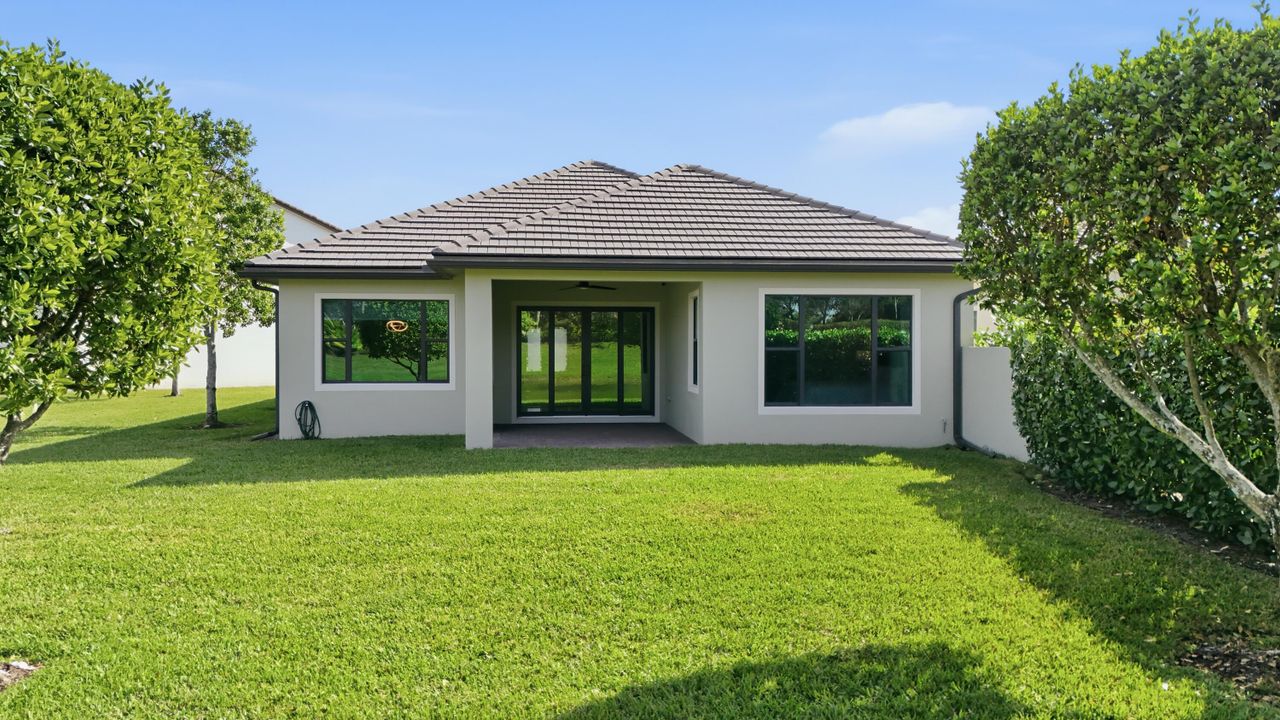 待售: $899,900 (2 贝兹, 2 浴室, 2100 平方英尺)