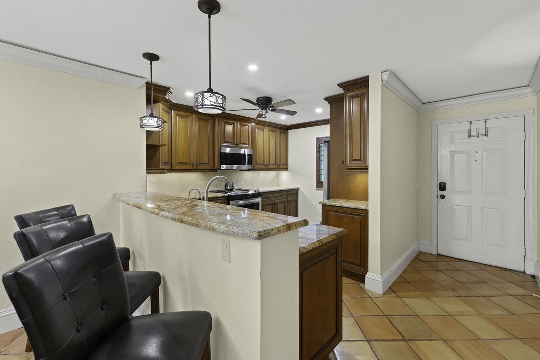 For Sale: $370,000 (2 beds, 2 baths, 1351 Square Feet)