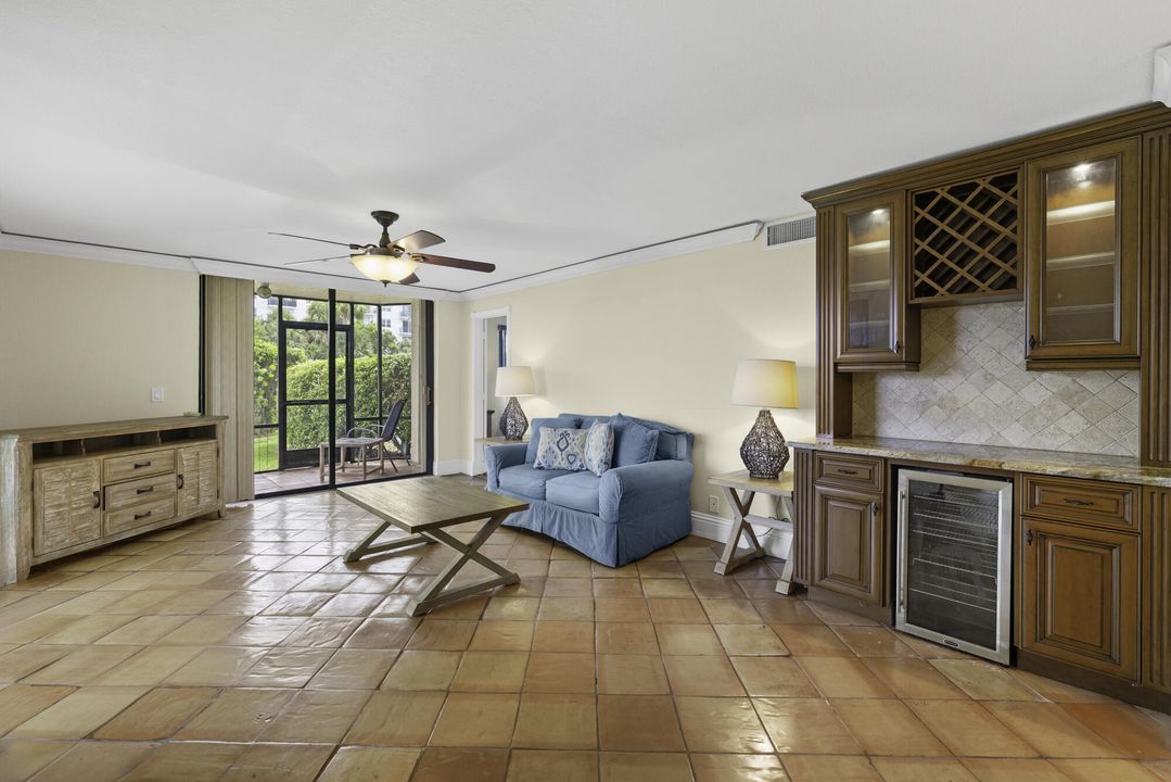 For Sale: $370,000 (2 beds, 2 baths, 1351 Square Feet)