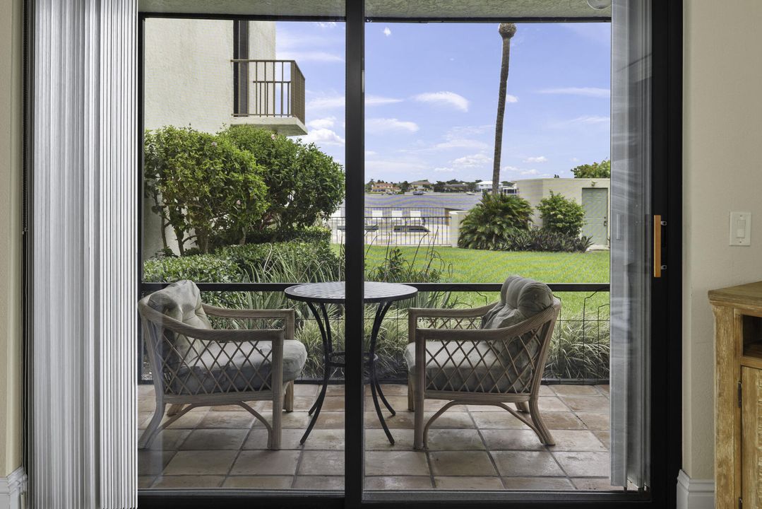 For Sale: $370,000 (2 beds, 2 baths, 1351 Square Feet)