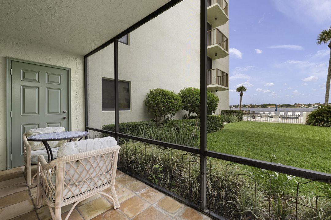 For Sale: $370,000 (2 beds, 2 baths, 1351 Square Feet)