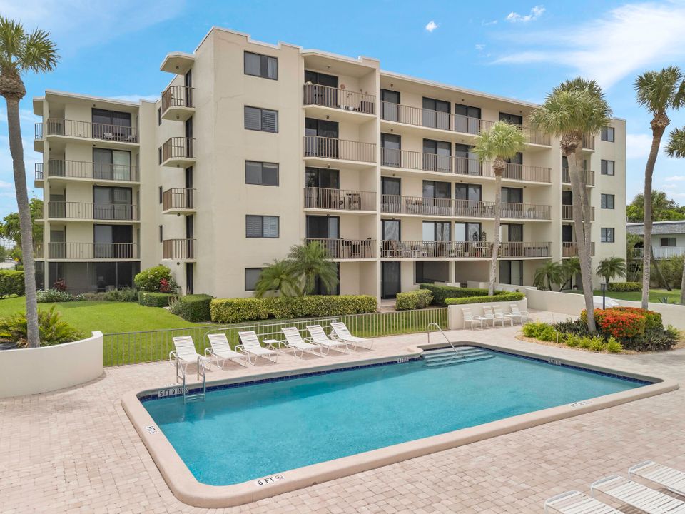 For Sale: $370,000 (2 beds, 2 baths, 1351 Square Feet)