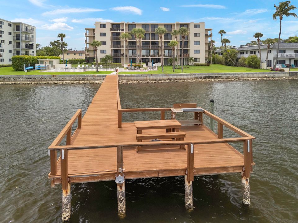 For Sale: $370,000 (2 beds, 2 baths, 1351 Square Feet)