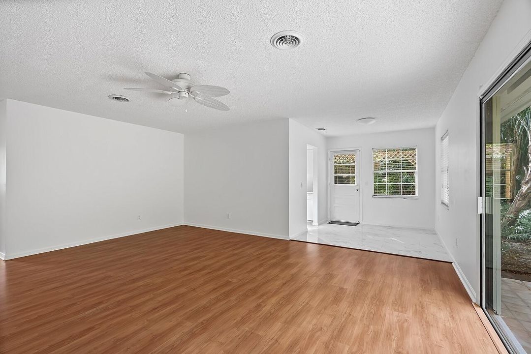 For Sale: $375,000 (4 beds, 2 baths, 1634 Square Feet)