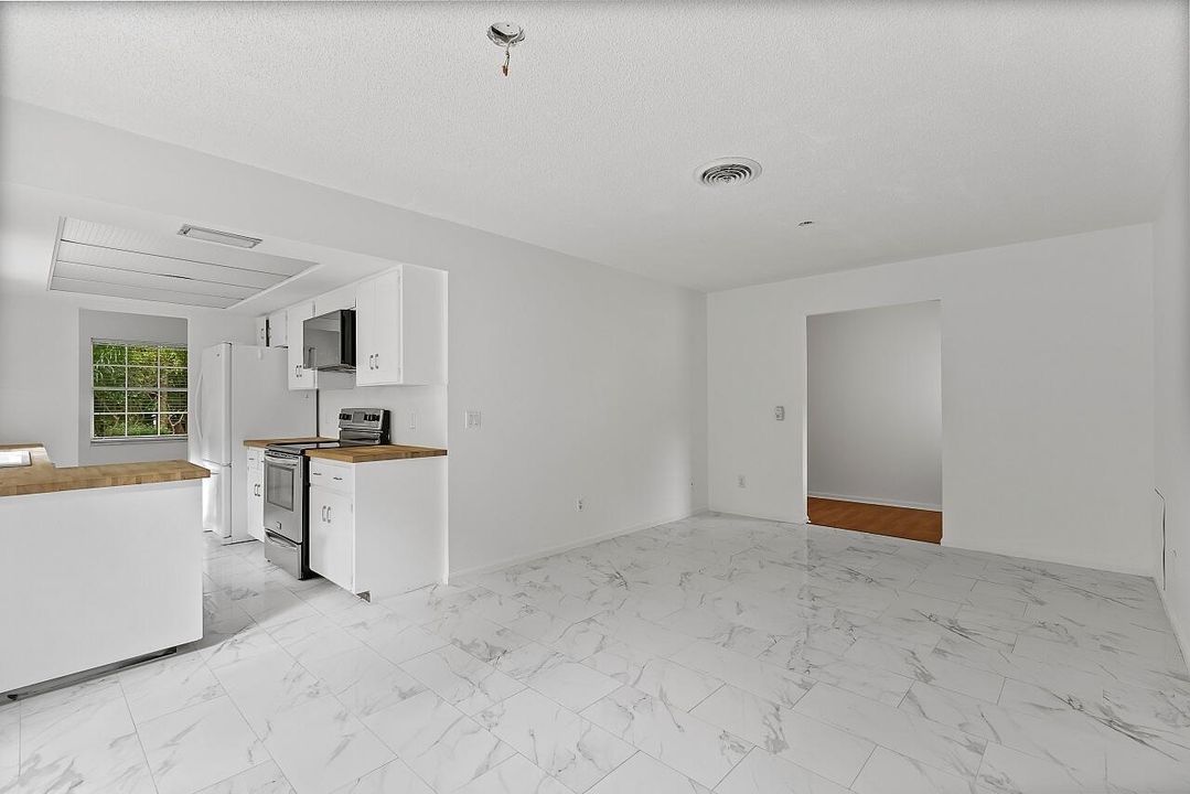 For Sale: $375,000 (4 beds, 2 baths, 1634 Square Feet)