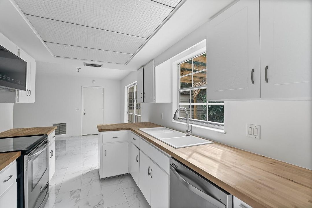 For Sale: $375,000 (4 beds, 2 baths, 1634 Square Feet)