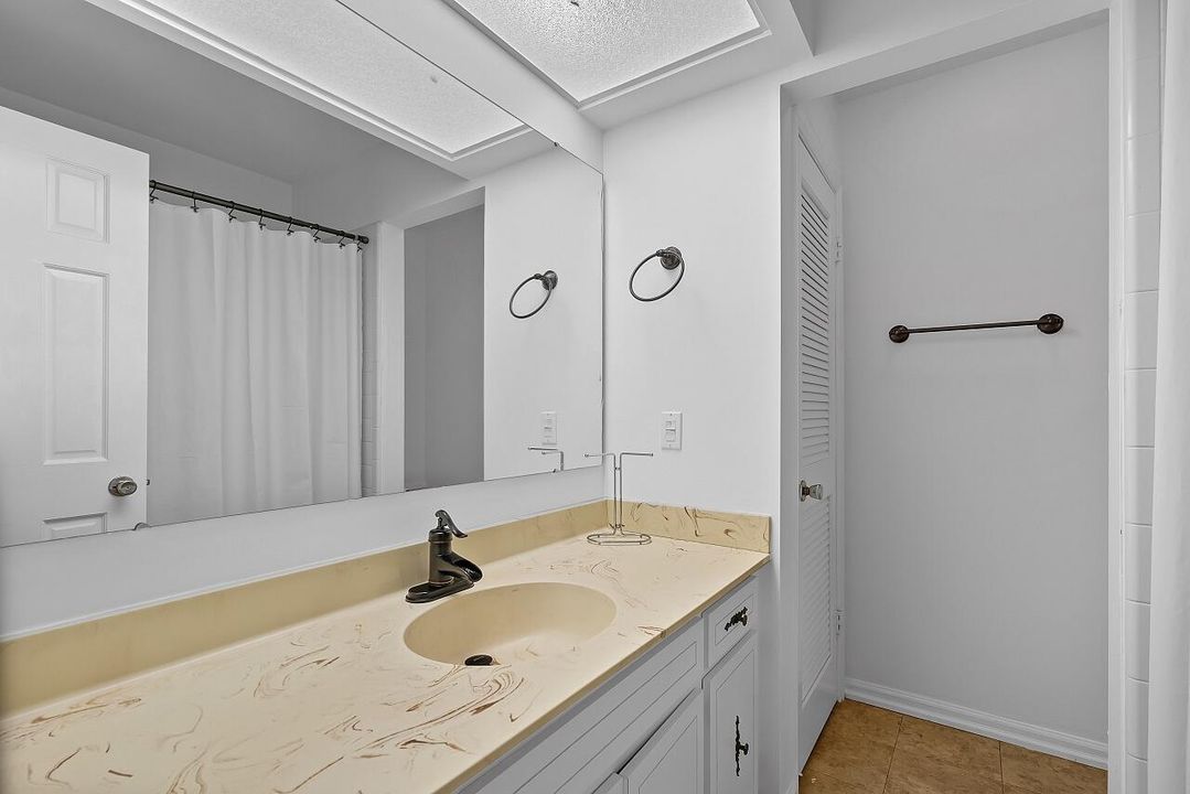 For Sale: $375,000 (4 beds, 2 baths, 1634 Square Feet)