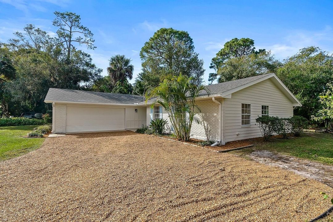 For Sale: $375,000 (4 beds, 2 baths, 1634 Square Feet)