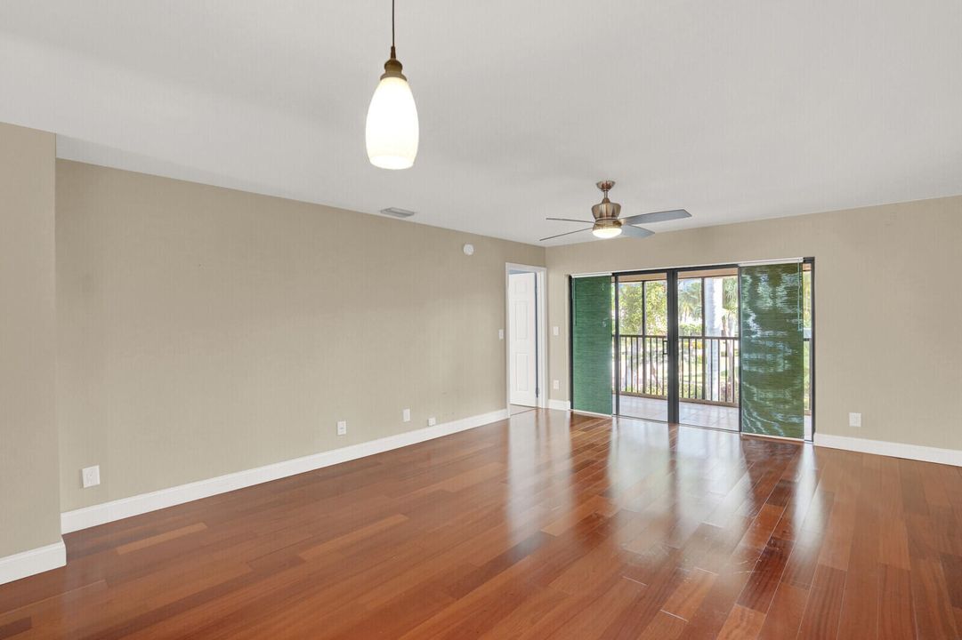 For Sale: $345,000 (2 beds, 2 baths, 1135 Square Feet)