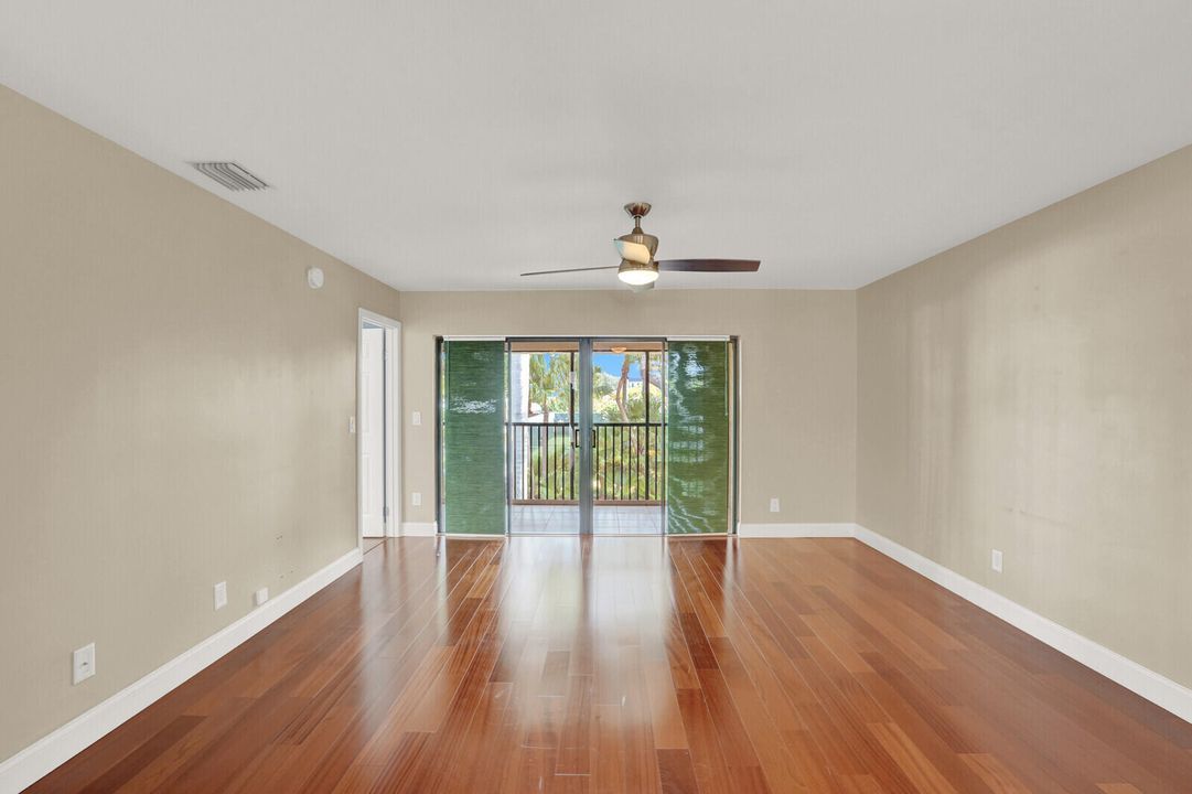 For Sale: $345,000 (2 beds, 2 baths, 1135 Square Feet)