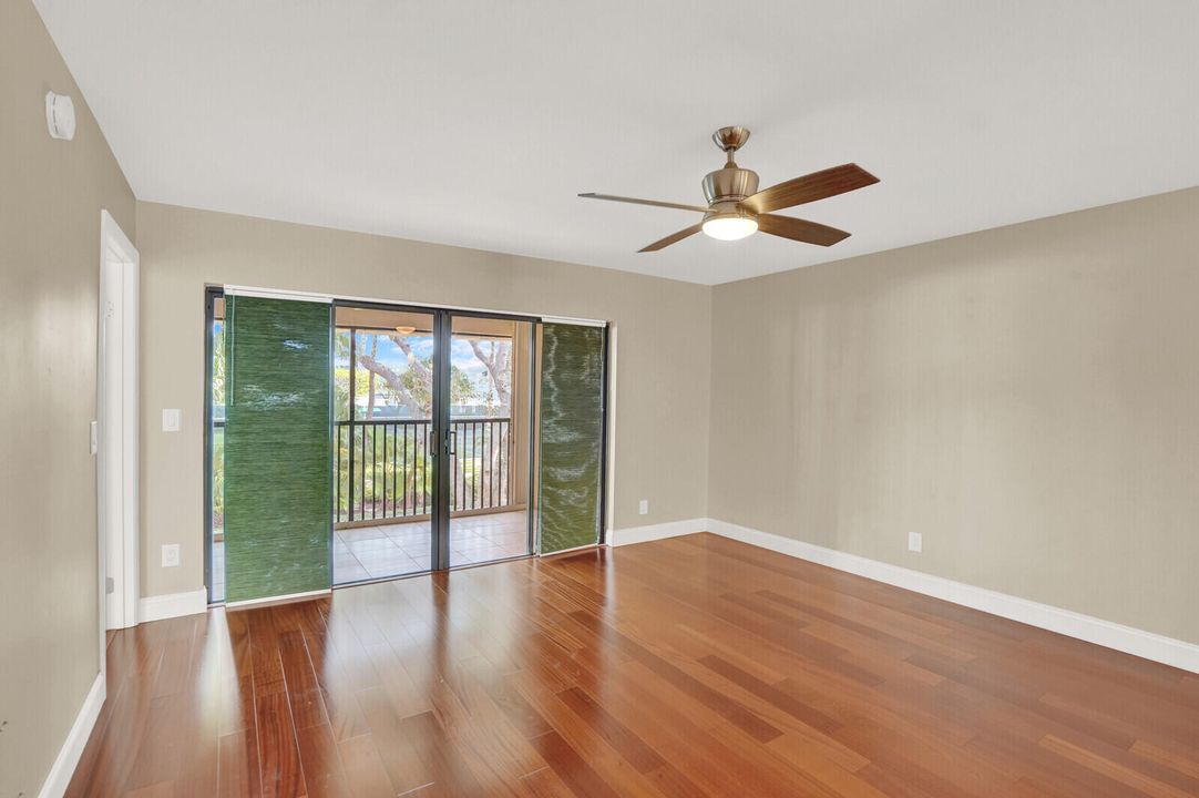 For Sale: $345,000 (2 beds, 2 baths, 1135 Square Feet)