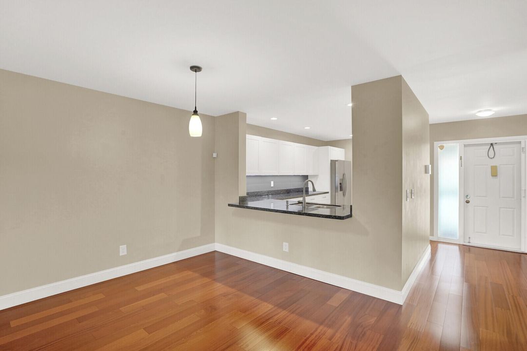 For Sale: $345,000 (2 beds, 2 baths, 1135 Square Feet)