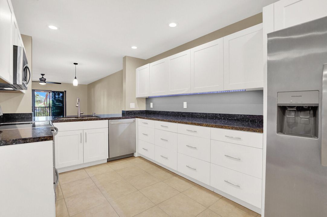 For Sale: $345,000 (2 beds, 2 baths, 1135 Square Feet)