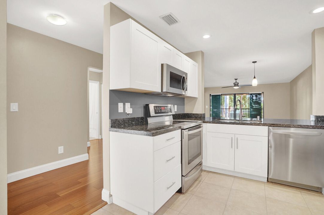 For Sale: $345,000 (2 beds, 2 baths, 1135 Square Feet)