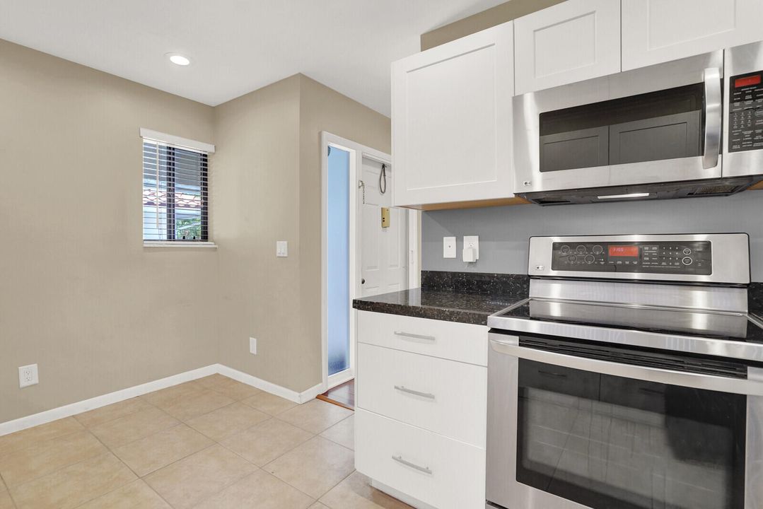 For Sale: $345,000 (2 beds, 2 baths, 1135 Square Feet)
