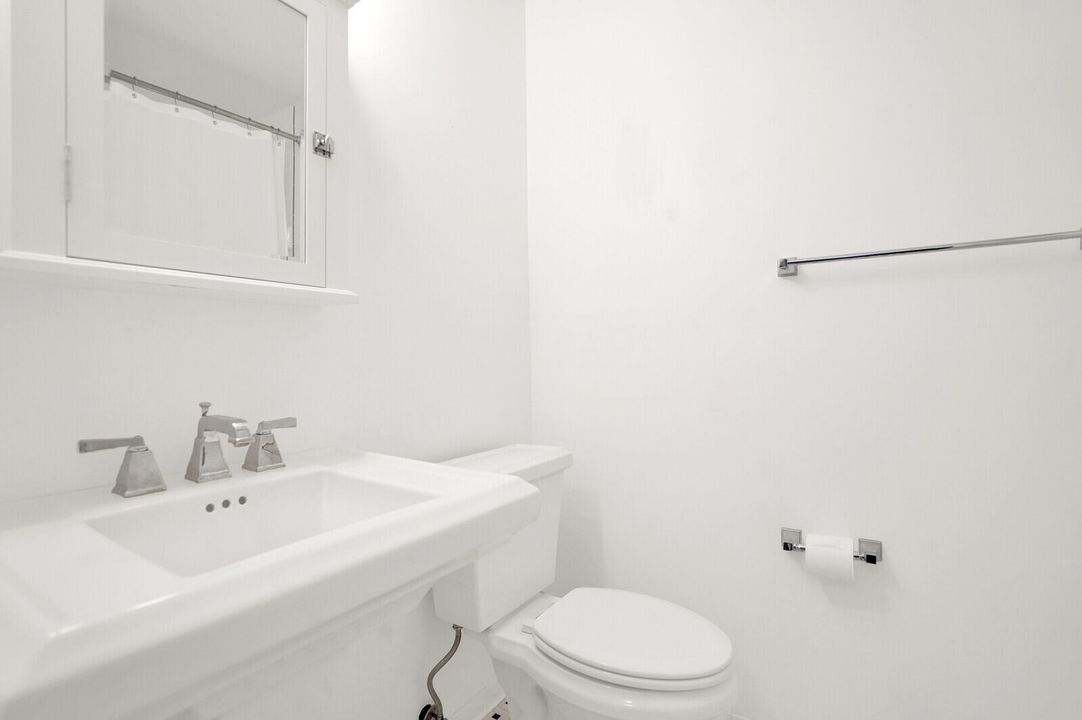 For Sale: $345,000 (2 beds, 2 baths, 1135 Square Feet)