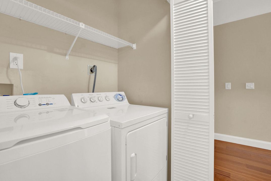 For Sale: $345,000 (2 beds, 2 baths, 1135 Square Feet)