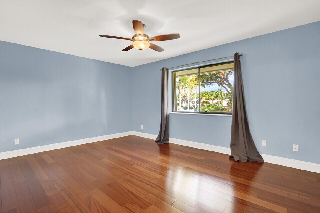 For Sale: $345,000 (2 beds, 2 baths, 1135 Square Feet)