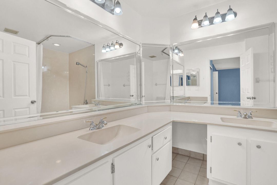 For Sale: $345,000 (2 beds, 2 baths, 1135 Square Feet)