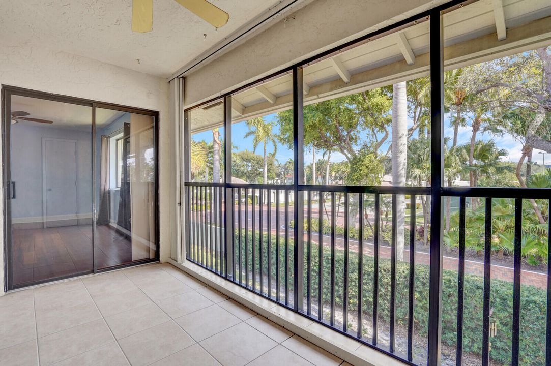 For Sale: $345,000 (2 beds, 2 baths, 1135 Square Feet)