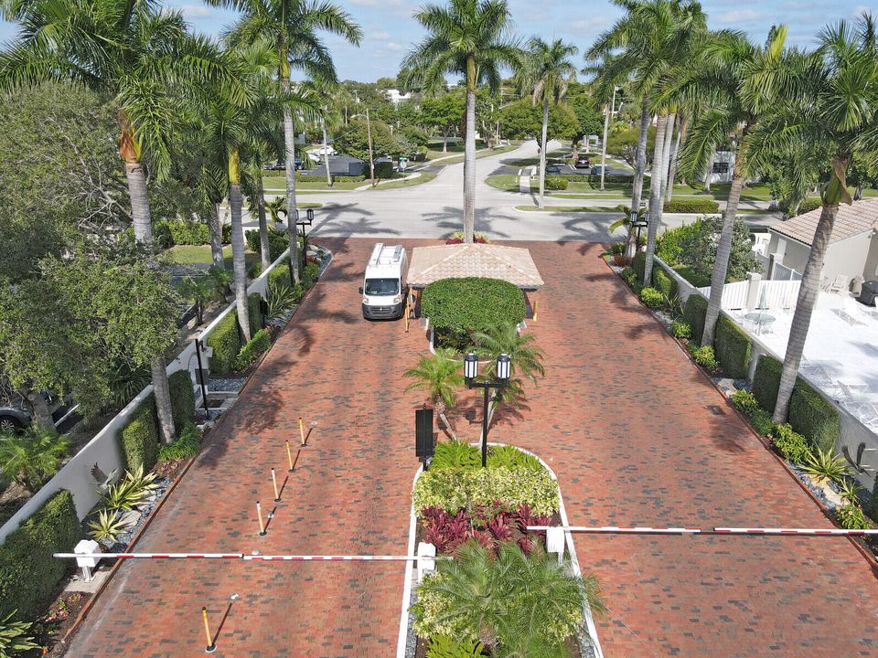 For Sale: $345,000 (2 beds, 2 baths, 1135 Square Feet)