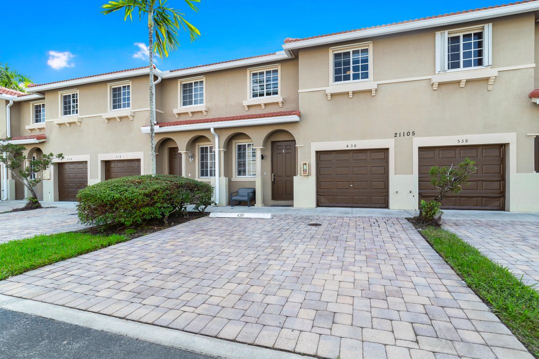 For Sale: $440,000 (4 beds, 2 baths, 1716 Square Feet)