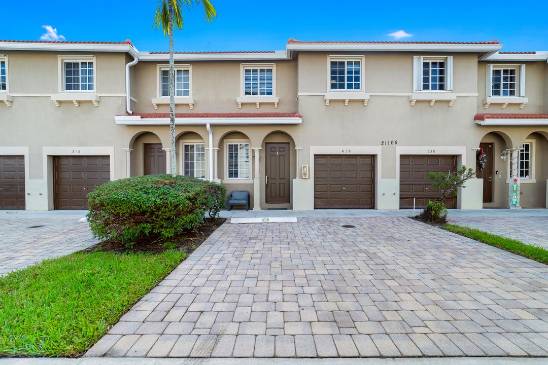 For Sale: $440,000 (4 beds, 2 baths, 1716 Square Feet)