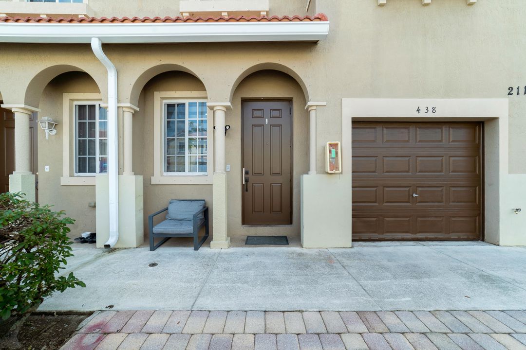 For Sale: $440,000 (4 beds, 2 baths, 1716 Square Feet)