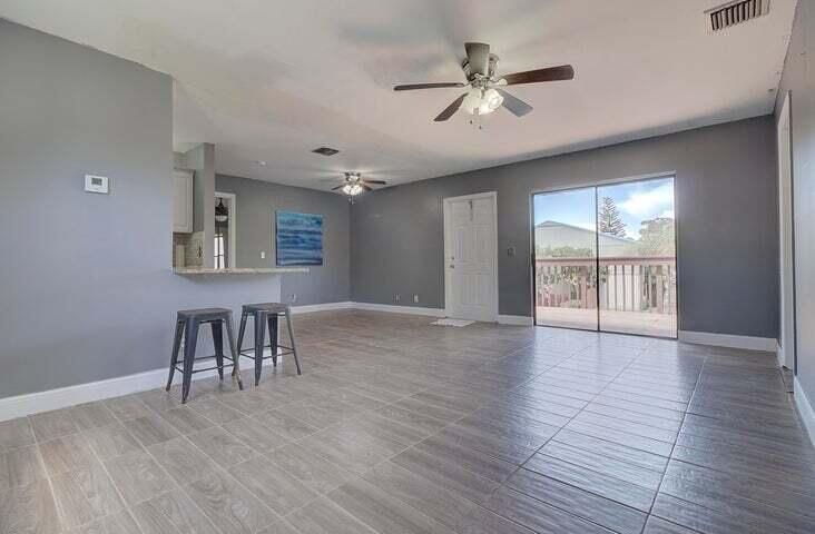 待售: $165,000 (2 贝兹, 1 浴室, 864 平方英尺)