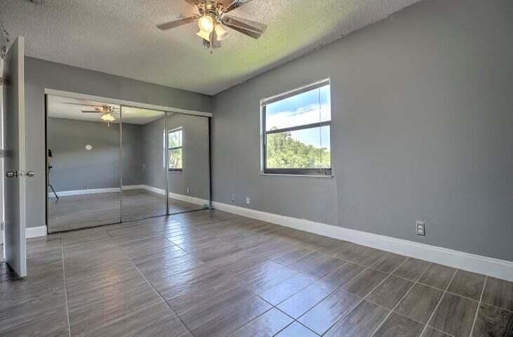 待售: $165,000 (2 贝兹, 1 浴室, 864 平方英尺)